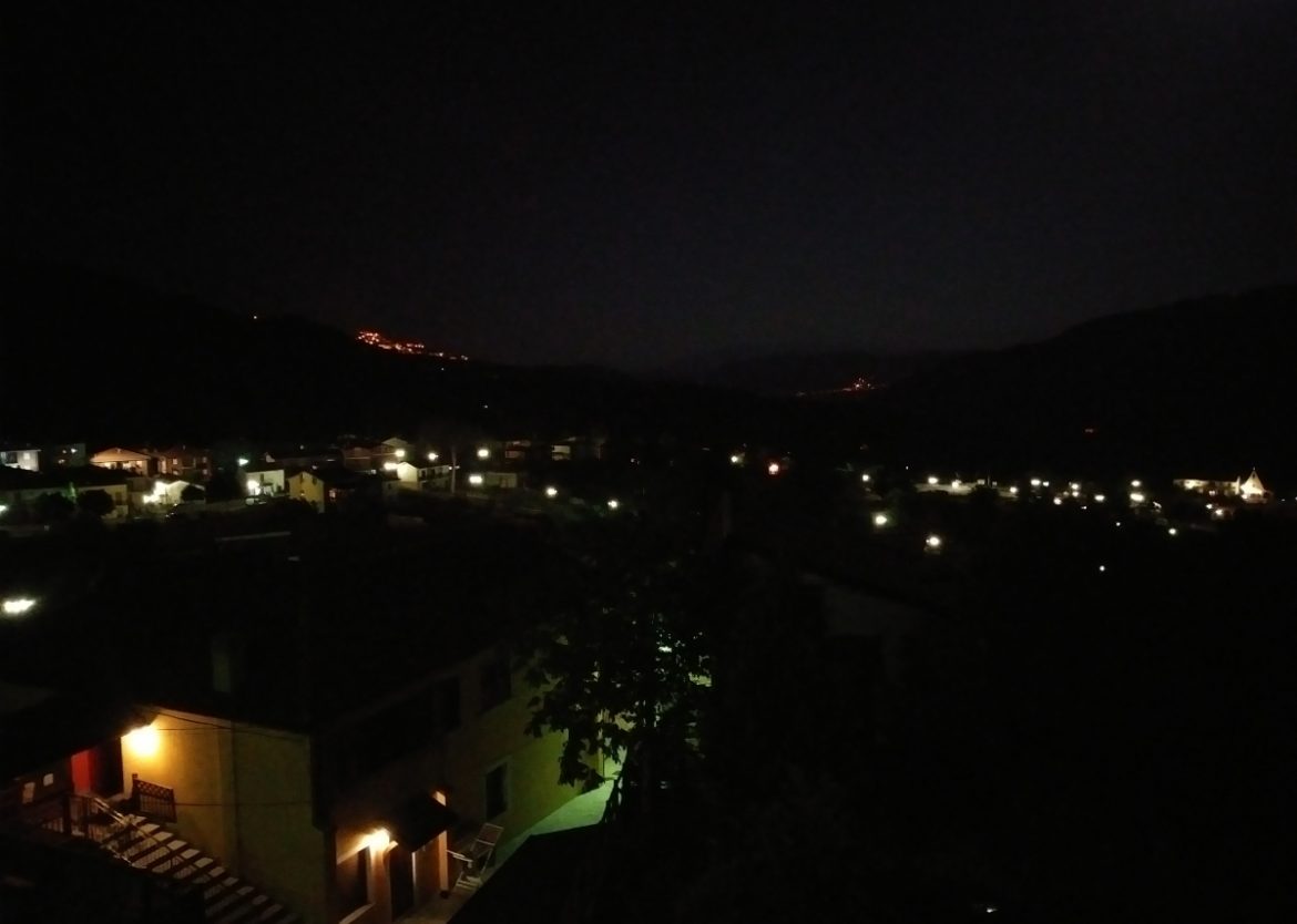 Vista notturna dal paese di Calda in Basilicata