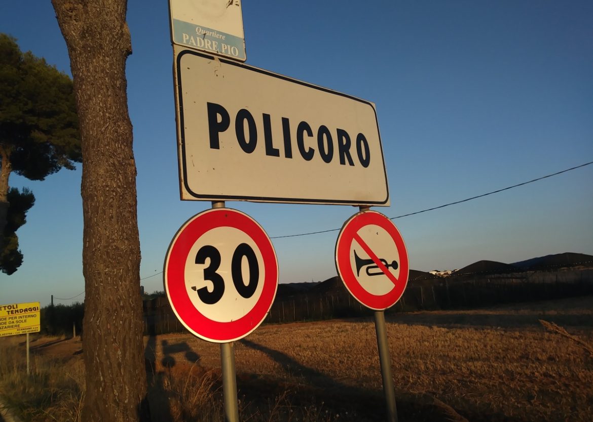 Il cartello stradale di Policoro