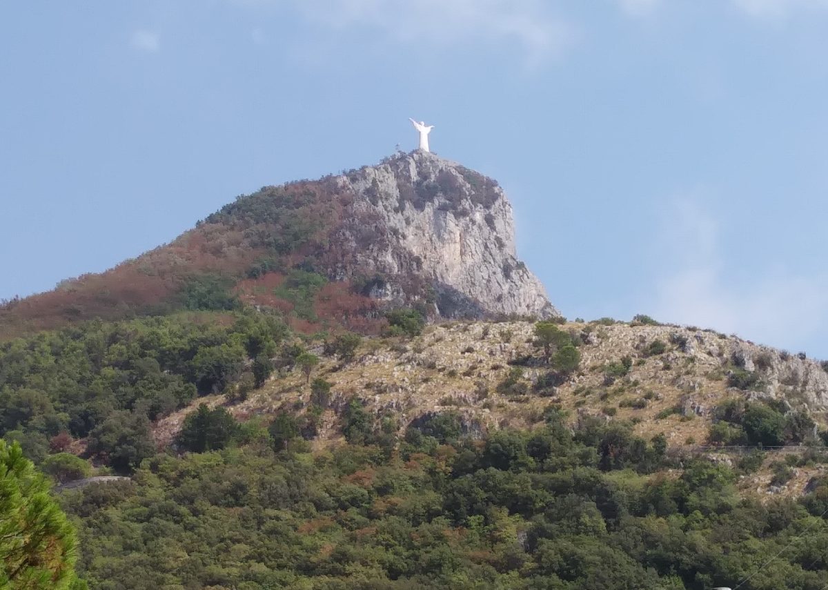 Il Cristo di Maratea visto dalla stazione