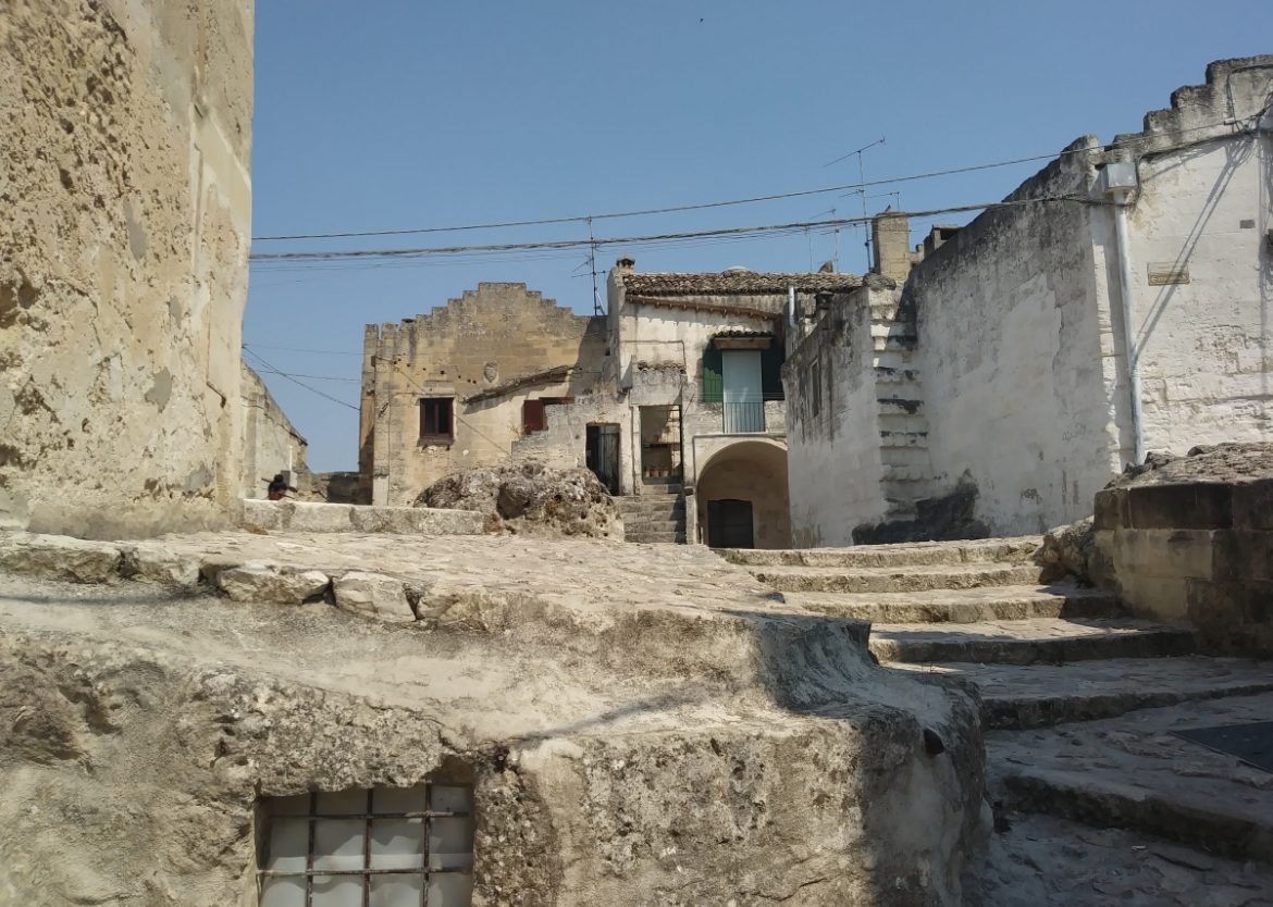L'esterno di una casa ai Sassi di Matera
