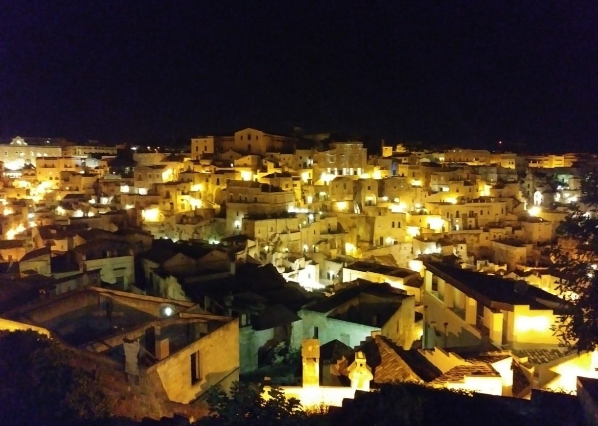 La vista notturna di Matera