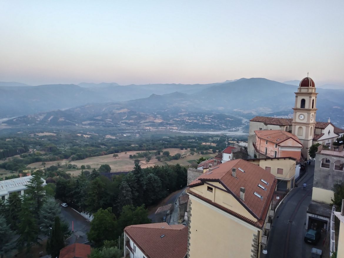 La panoramica mozzafiato dal paese di Chiaromonte