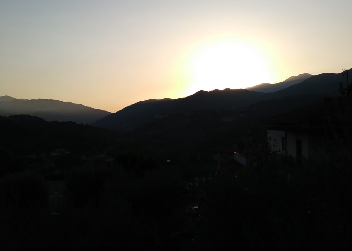 Il tramonto visto dal paese di Episcopia